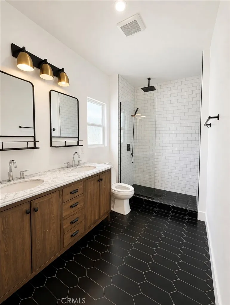 2080 Mcnab Long Beach, CA 90815