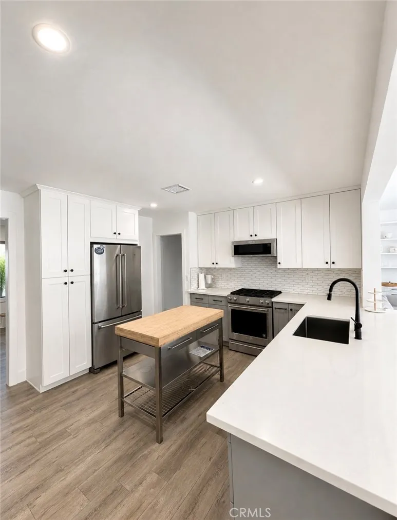 2080 Mcnab Long Beach, CA 90815