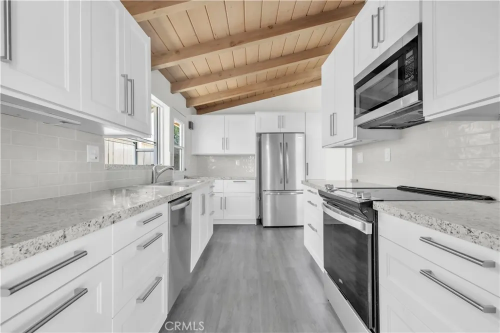 16433 Kingsbury Street Granada Hills, CA 91344