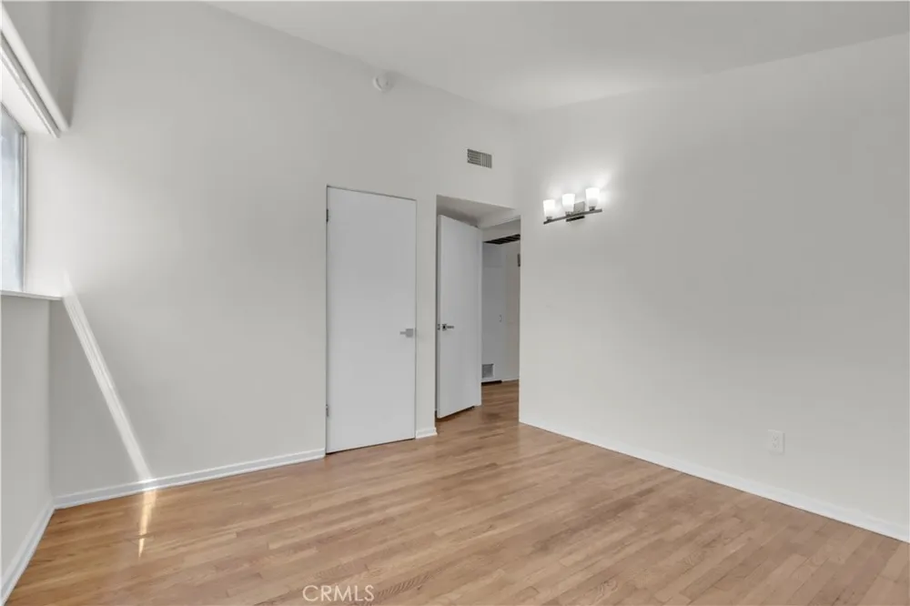 16433 Kingsbury Street Granada Hills, CA 91344