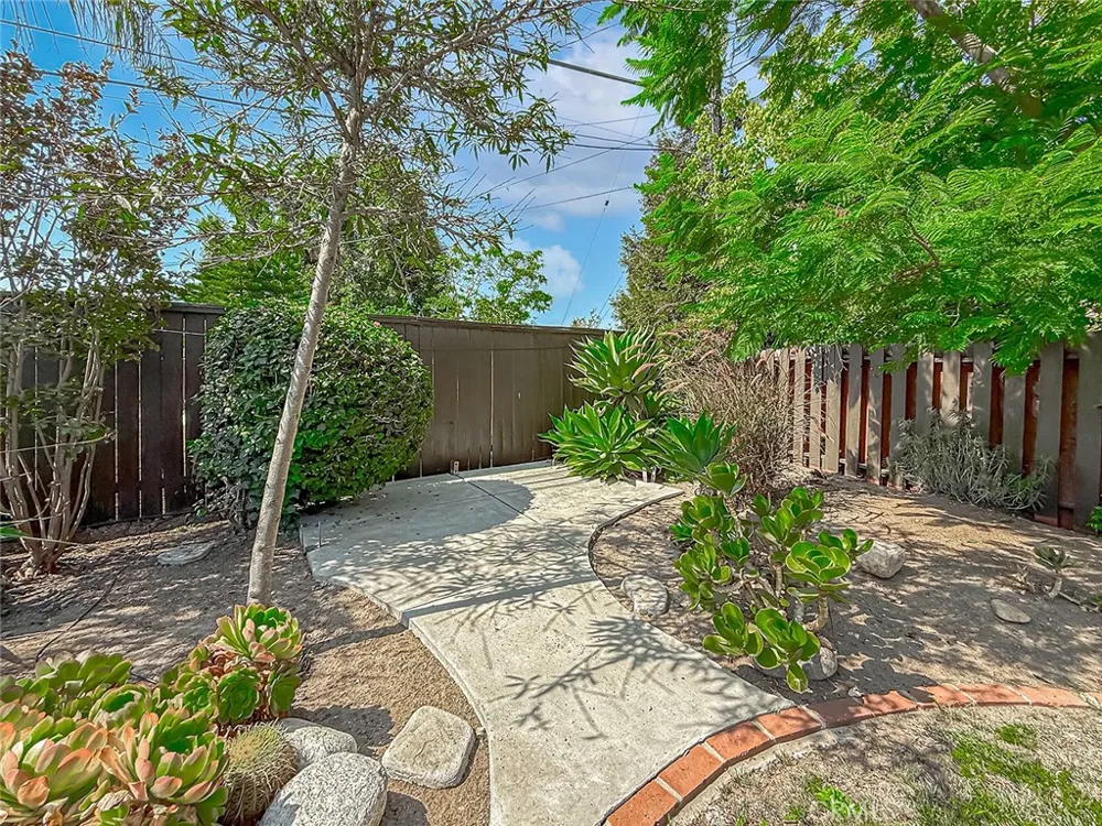 862 Camino La Maida Thousand Oaks, CA 91360