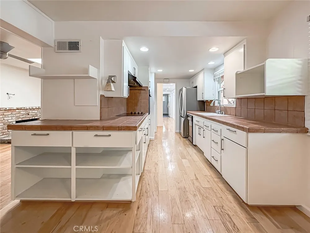 862 Camino La Maida Thousand Oaks, CA 91360