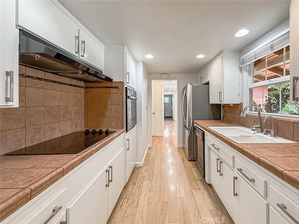 862 Camino La Maida Thousand Oaks, CA 91360