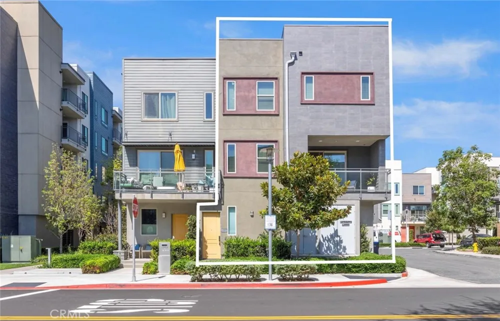227 Bowery Irvine, CA 92612