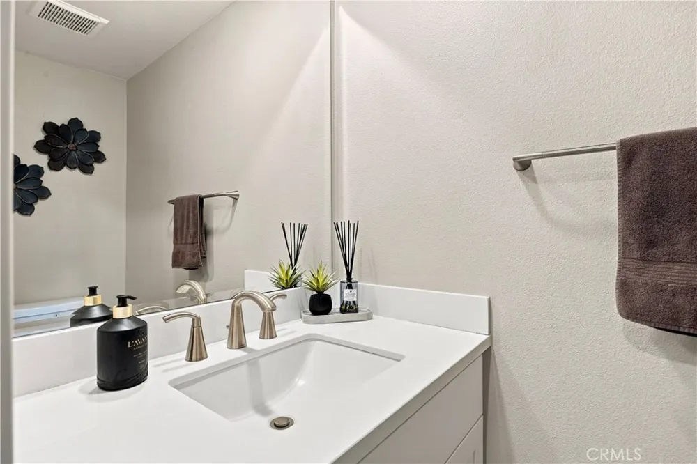 227 Bowery Irvine, CA 92612