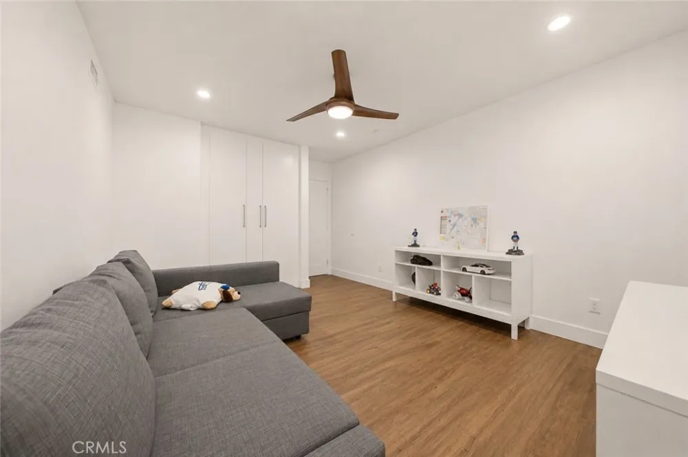 20800 Chatsworth Street Chatsworth, CA 91311