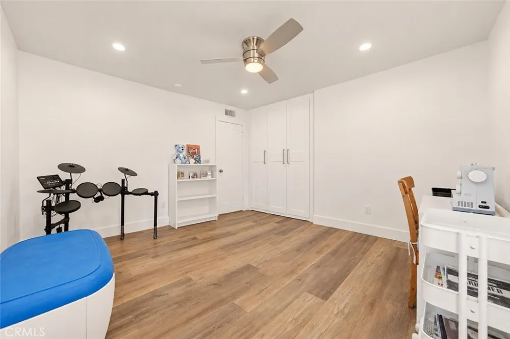 20800 Chatsworth Street Chatsworth, CA 91311