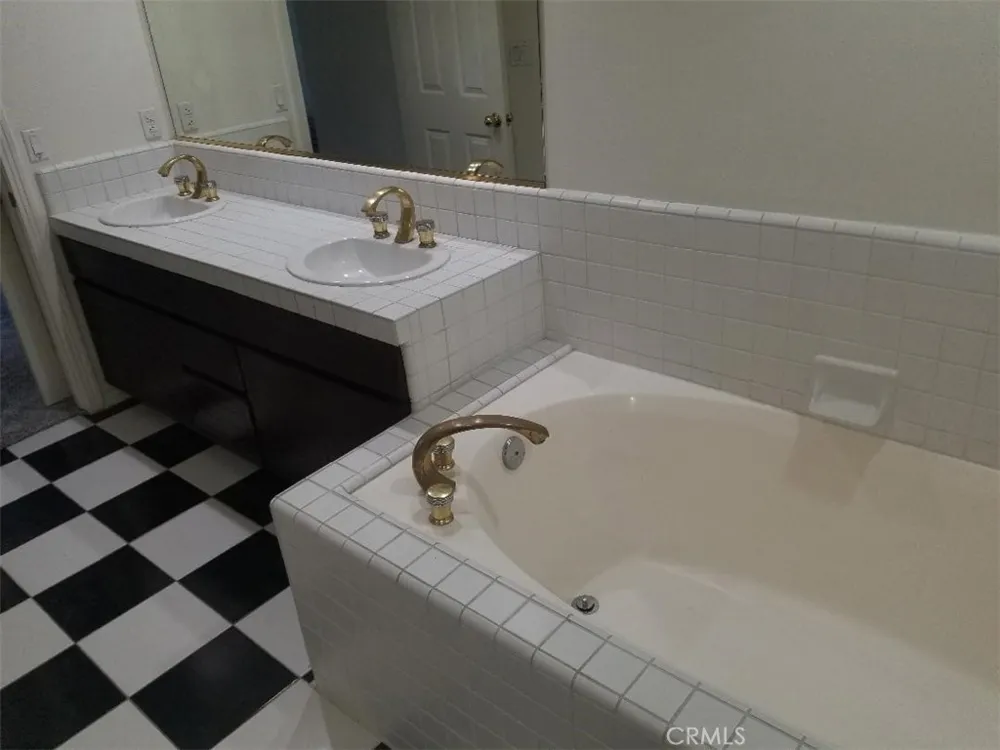 2253 Martin #212 Irvine, CA 92612