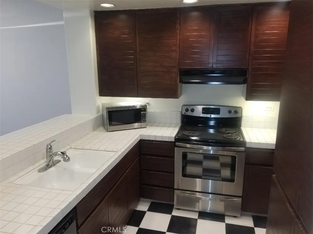 2253 Martin #212 Irvine, CA 92612