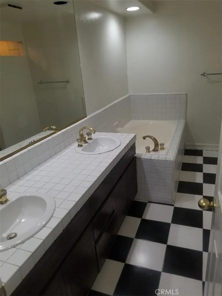 2253 Martin #212 Irvine, CA 92612