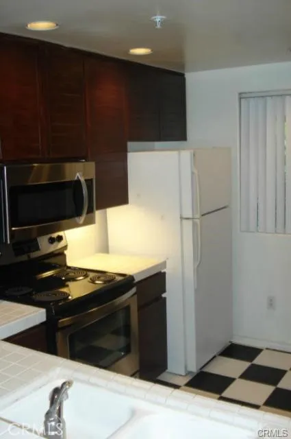 2253 Martin #212 Irvine, CA 92612