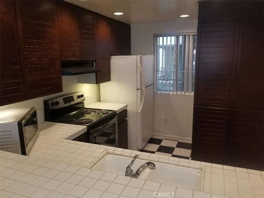2253 Martin #212 Irvine, CA 92612