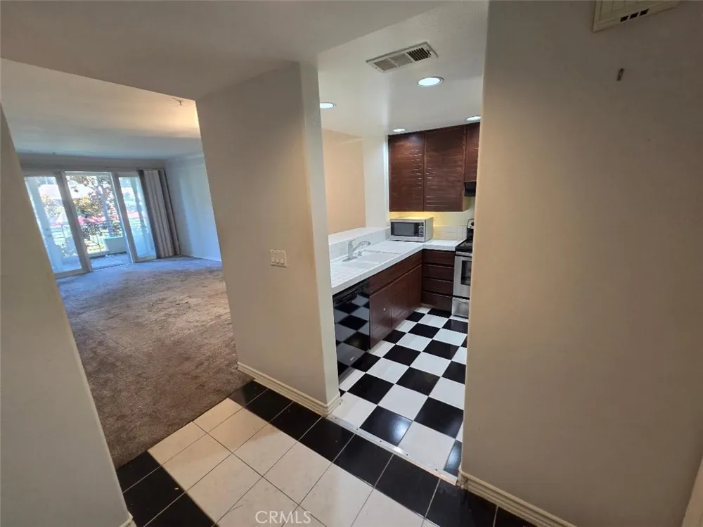 2253 Martin #212 Irvine, CA 92612