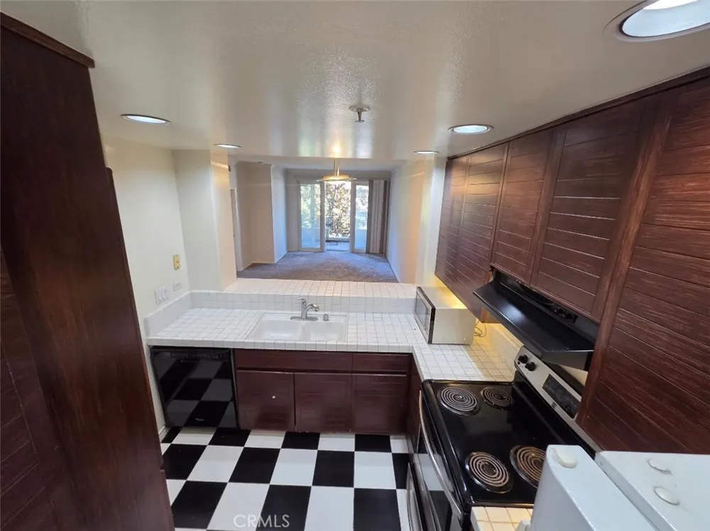 2253 Martin #212 Irvine, CA 92612