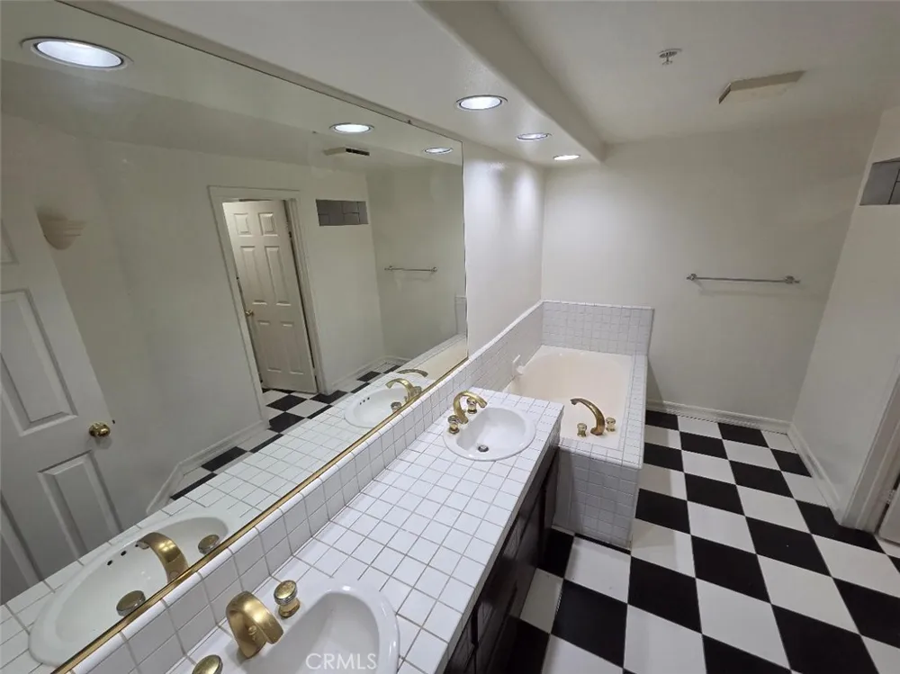 2253 Martin #212 Irvine, CA 92612