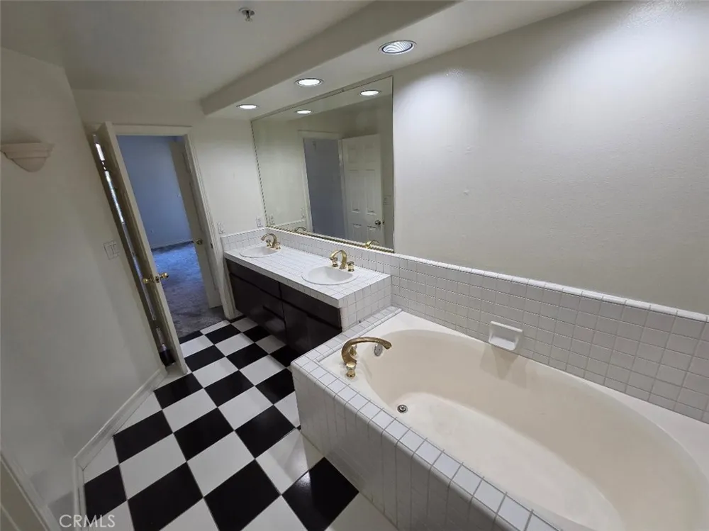 2253 Martin #212 Irvine, CA 92612