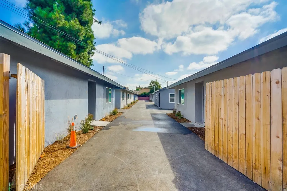 13838 Arthur Paramount, CA 90723