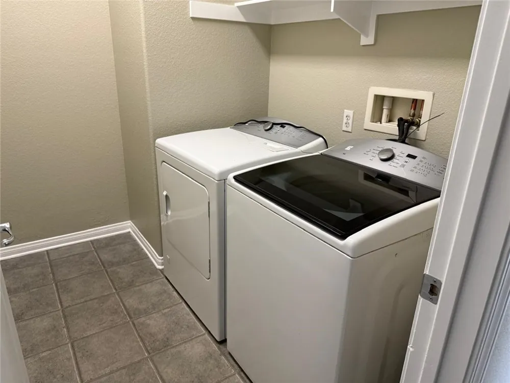 1742 Edmon Way Riverside, CA 92501