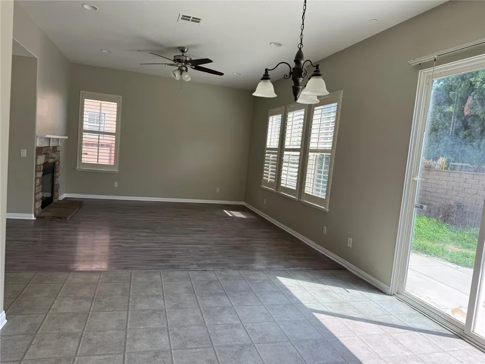 1742 Edmon Way Riverside, CA 92501