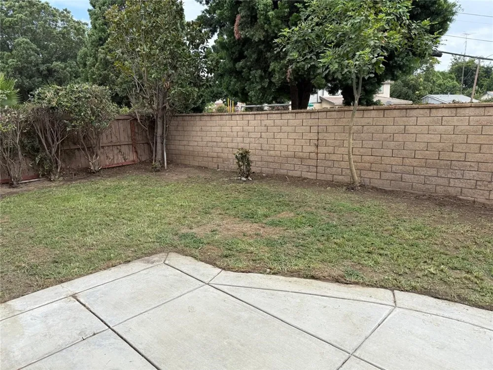1742 Edmon Way Riverside, CA 92501