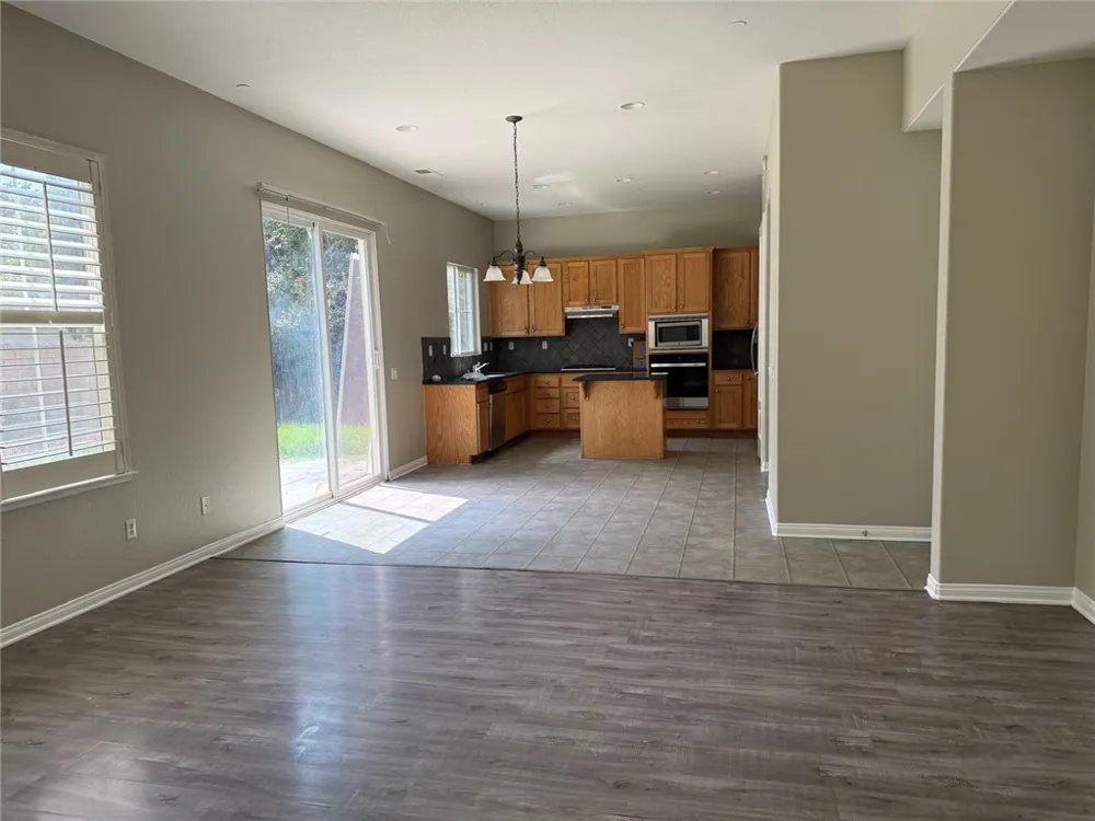 1742 Edmon Way Riverside, CA 92501