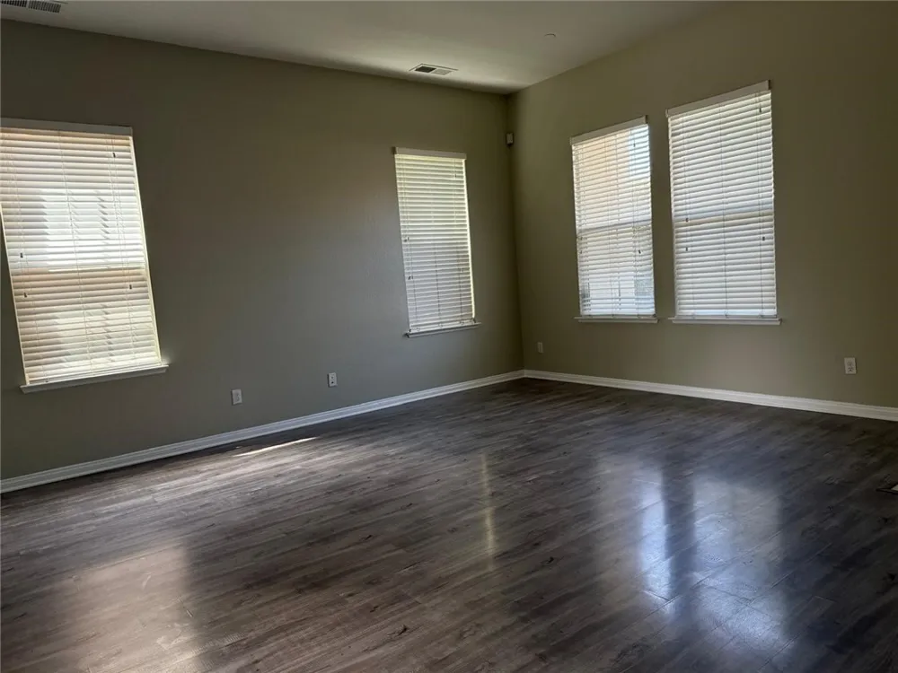 1742 Edmon Way Riverside, CA 92501