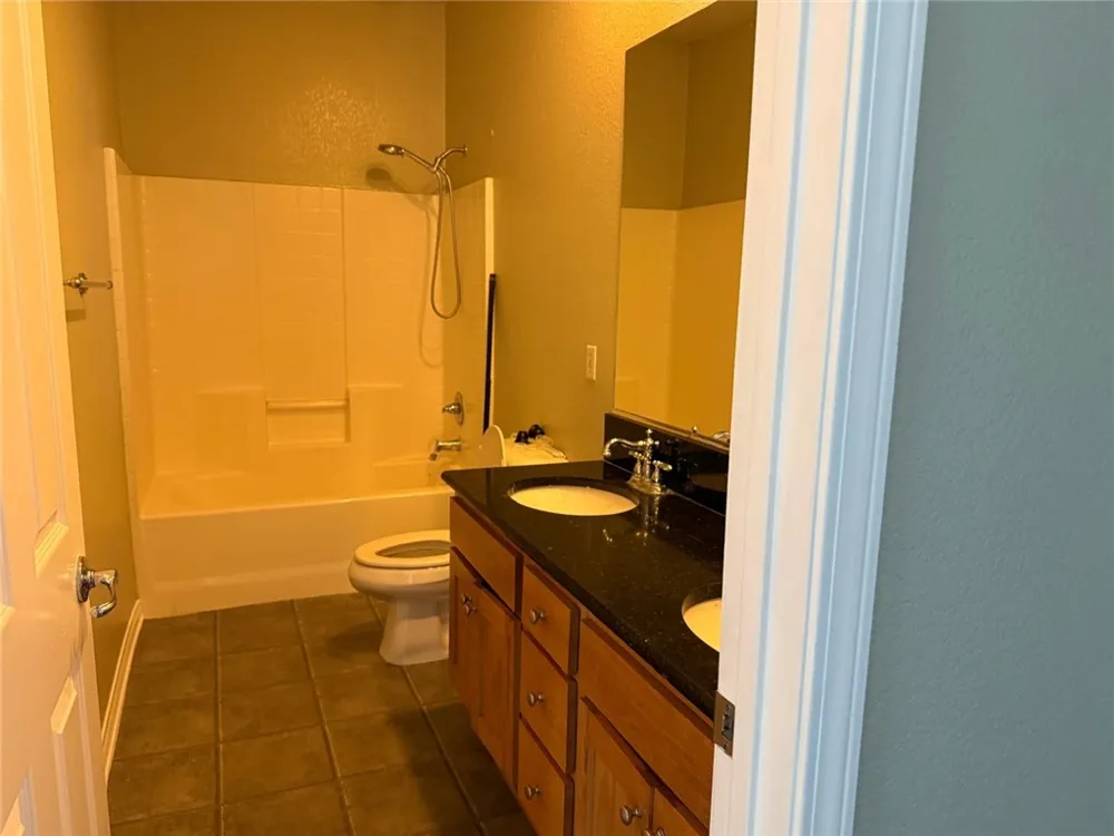 1742 Edmon Way Riverside, CA 92501