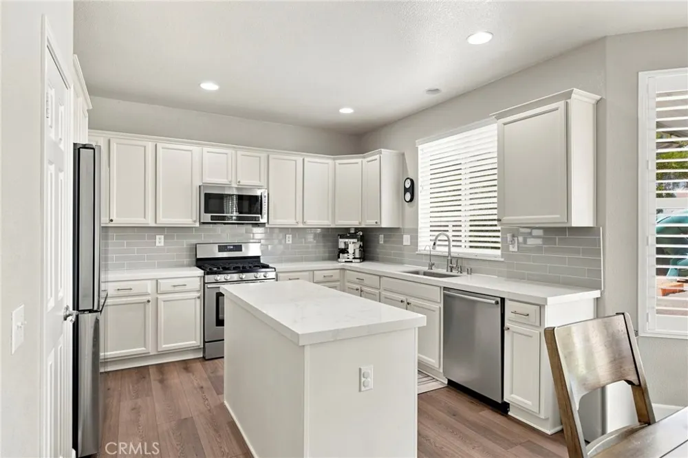 39223 Devotion Lane Murrieta, CA 92563