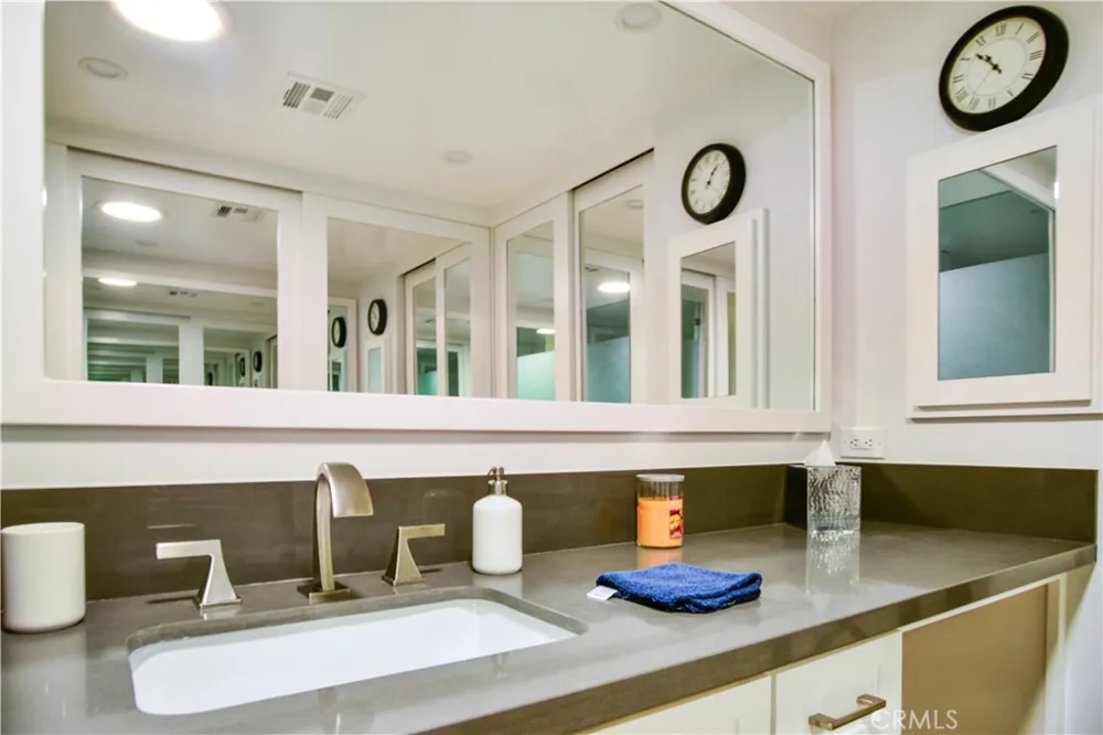 2112 Vista Dorado Newport Beach, CA 92660