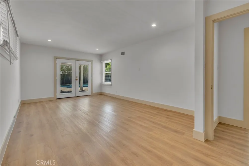 11944 Hesby Street Valley Village, CA 91607