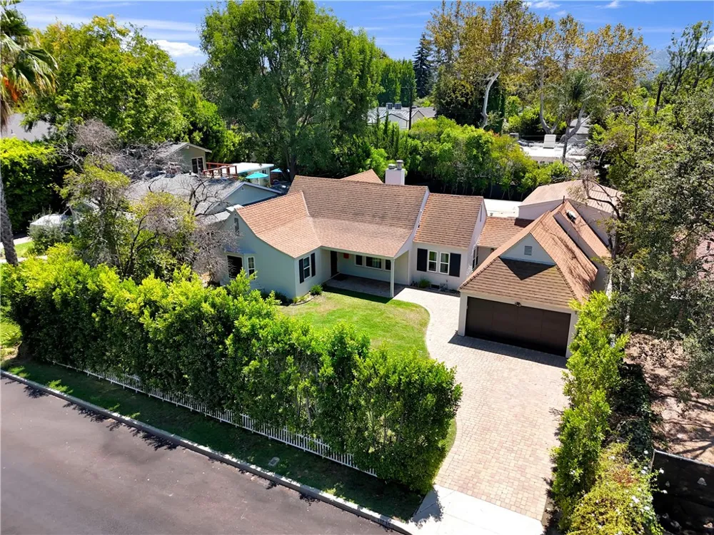 11944 Hesby Street Valley Village, CA 91607
