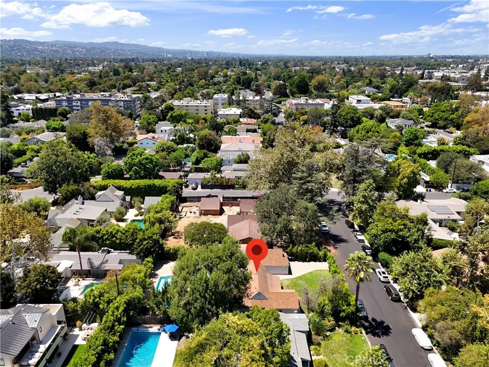 11944 Hesby Street Valley Village, CA 91607