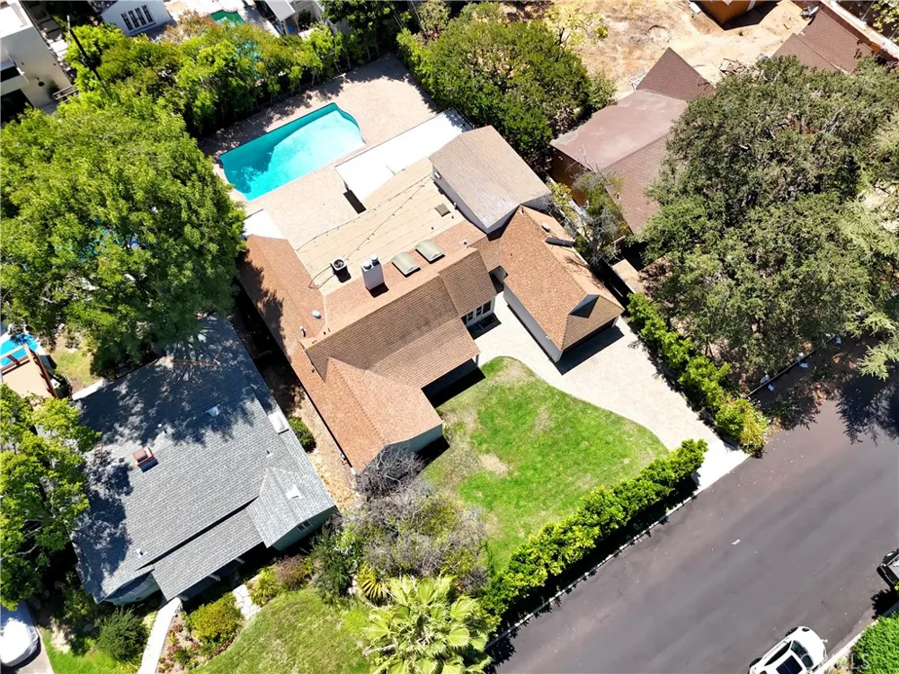 11944 Hesby Street Valley Village, CA 91607