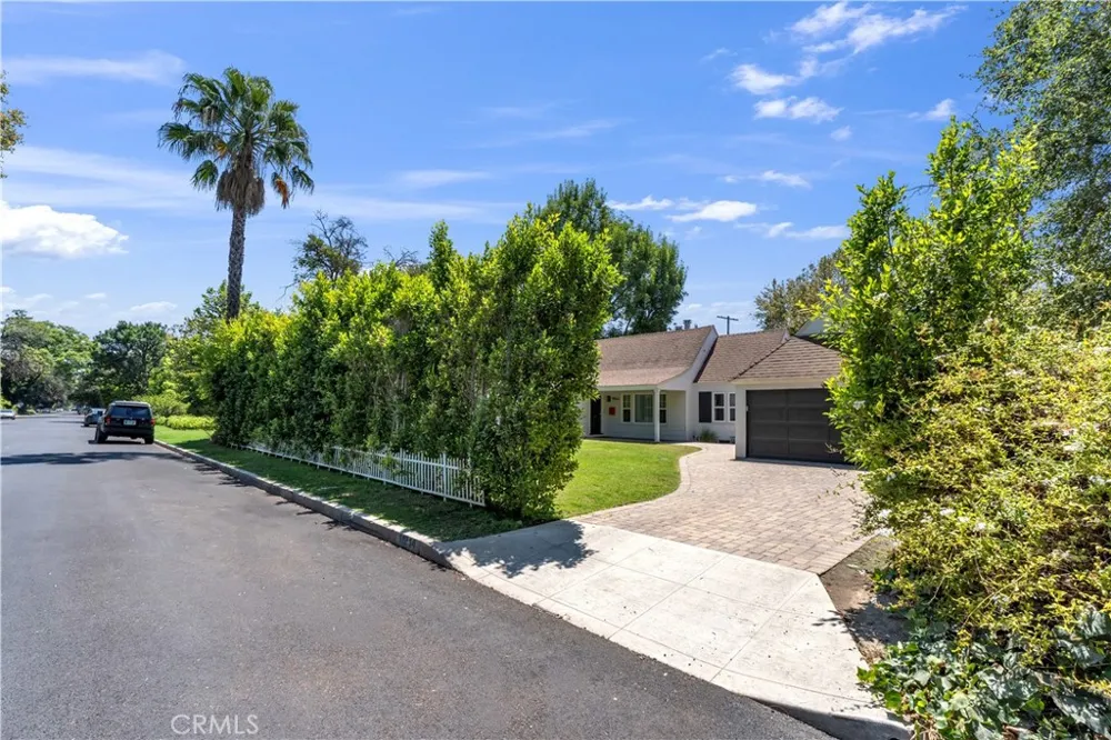 11944 Hesby Street Valley Village, CA 91607
