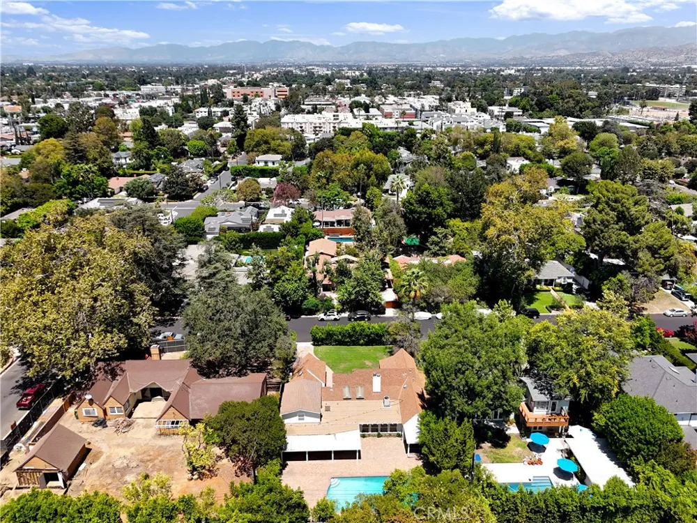 11944 Hesby Street Valley Village, CA 91607