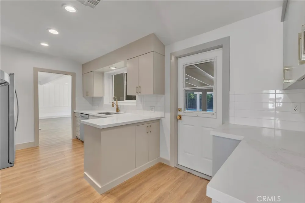 11944 Hesby Street Valley Village, CA 91607
