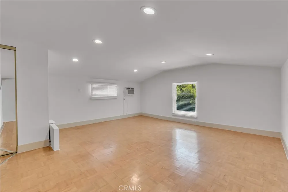 11944 Hesby Street Valley Village, CA 91607