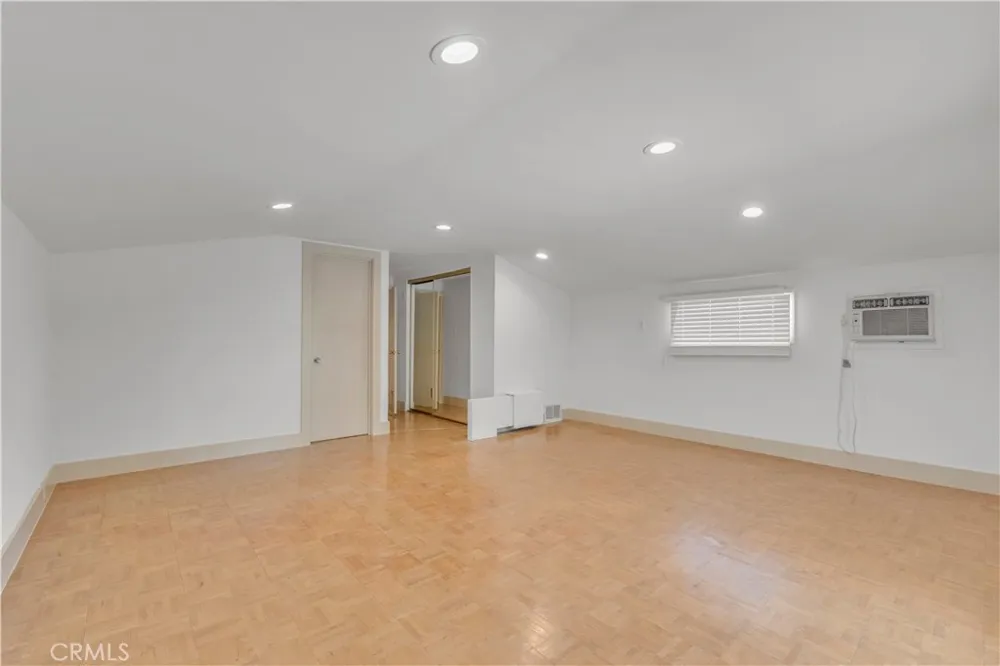 11944 Hesby Street Valley Village, CA 91607