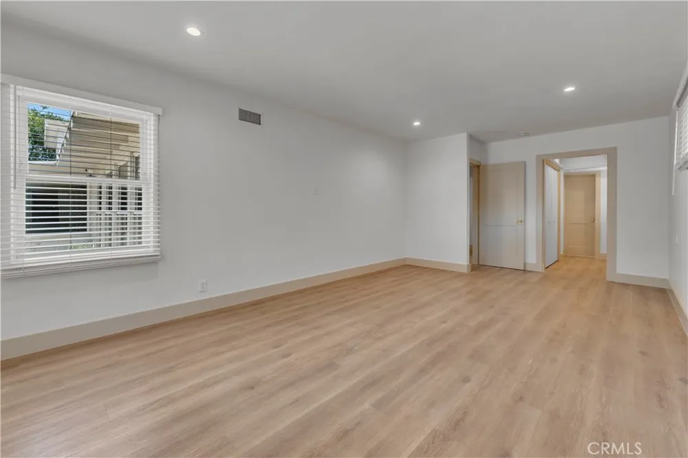 11944 Hesby Street Valley Village, CA 91607