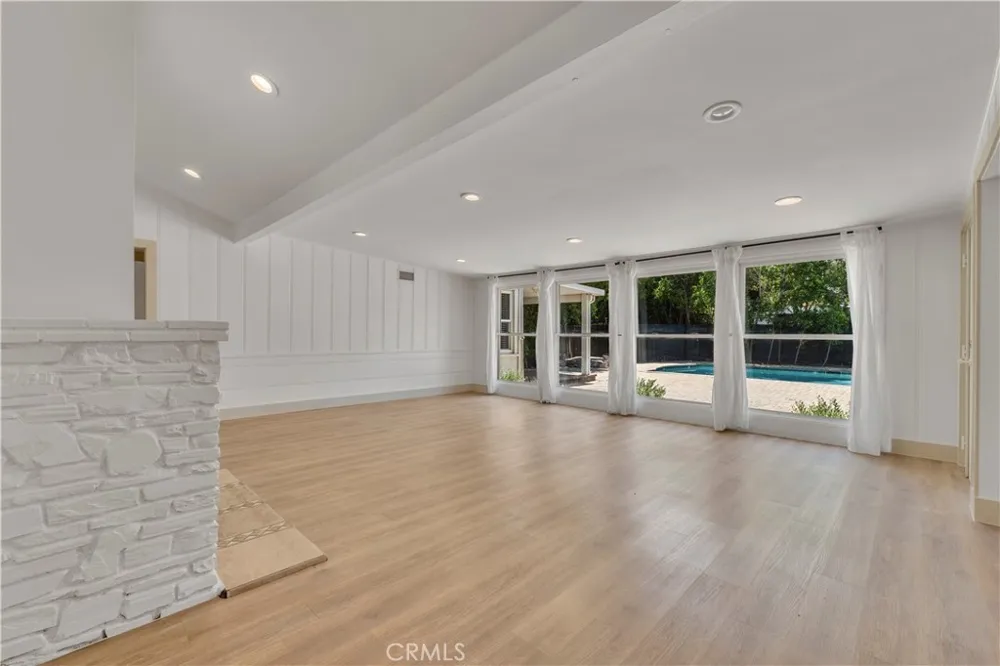 11944 Hesby Street Valley Village, CA 91607