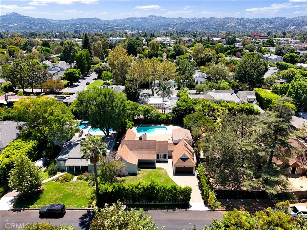 11944 Hesby Street Valley Village, CA 91607