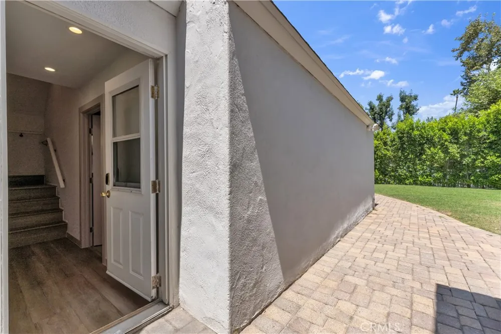 11944 Hesby Street Valley Village, CA 91607