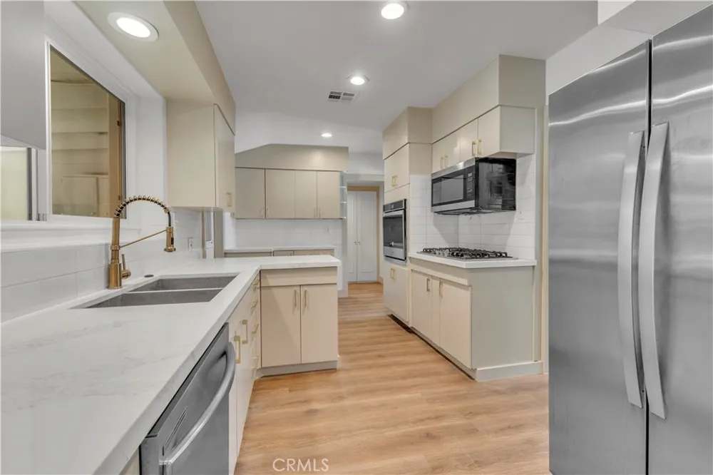 11944 Hesby Street Valley Village, CA 91607