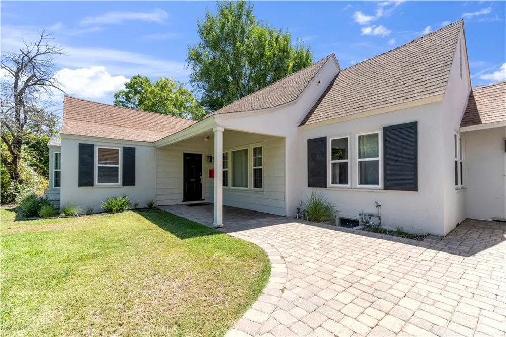 11944 Hesby Street Valley Village, CA 91607