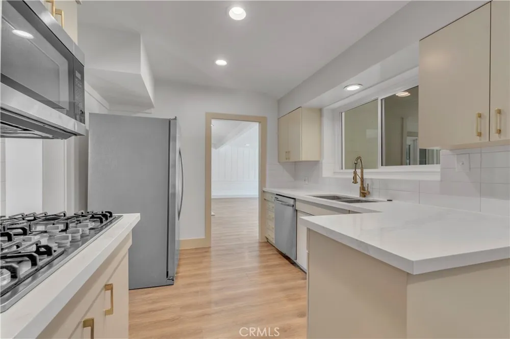 11944 Hesby Street Valley Village, CA 91607