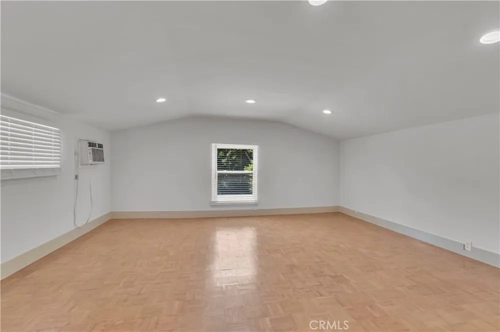 11944 Hesby Street Valley Village, CA 91607