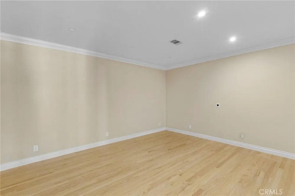 21335 Dove Chatsworth, CA 91311