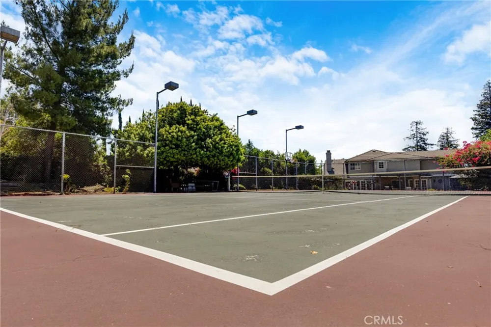 21335 Dove Chatsworth, CA 91311