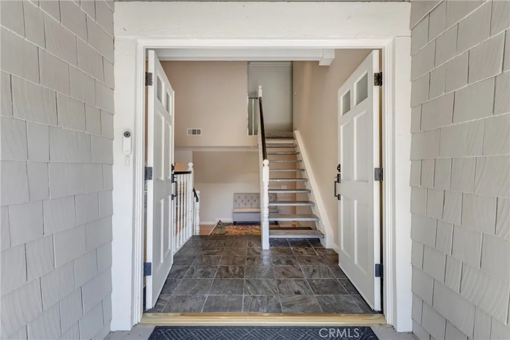 21335 Dove Chatsworth, CA 91311