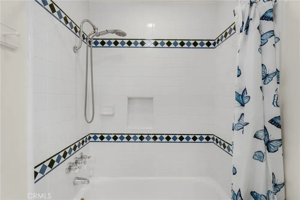 21335 Dove Chatsworth, CA 91311